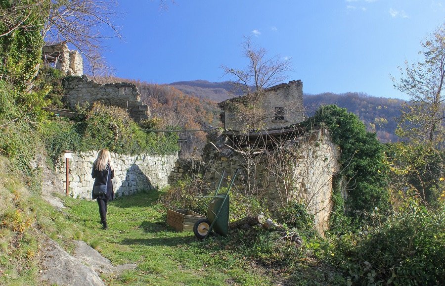 Borgo Abandonato Laturo