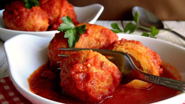 Pallotte cace e ove al sugo